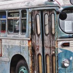 Anciens bus de ville de Vancouver finissant de rouiller à Sandon