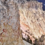 Couleurs éclatantes des falaises du Grand Canyon de Yellowstone depuis Grand View Point