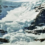 La neige et la glace s'effondre, mais le glacier Columbia ne fond jamais !