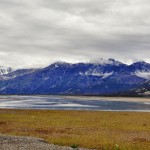 Panoramique de l'extrémité sud du lac Kluane - Yukon, Canada