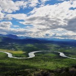 Le serpentin de la Takhini River vu depuis Frog Mountain - Ibex Valley, Yukon