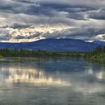 La Takhini River et ses eaux calmes en HDR - Canada