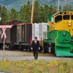 Le train de la White Pass et son contrôleur à Carcross - Yukon