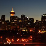 Skyline de Vancouver by night depuis Gastown - Canada
