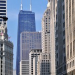La tour du John Hancock Center depuis Michigan Avenue à Chicago